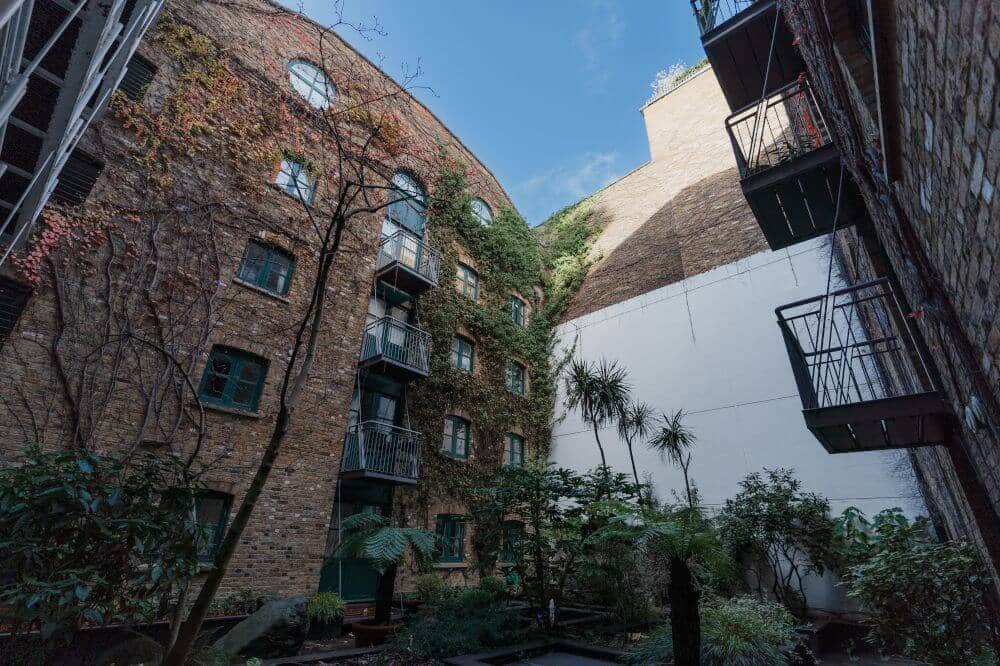 Jennings and Barrett - Shad Thames Nov 22-015-